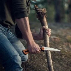 Scie Fiskars Xtract SW73 -Randonnée Camping Magasin scie pliable fiskars xtract sw73