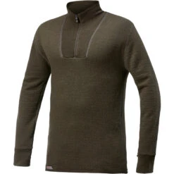 Woolpower Zip Turtleneck 400 -Randonnée Camping Magasin zip turtleneck 400 pine green male isolated
